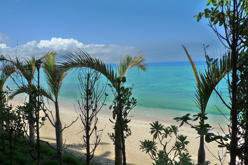 Morimar Resort Hotel Йомитан Екстериор снимка